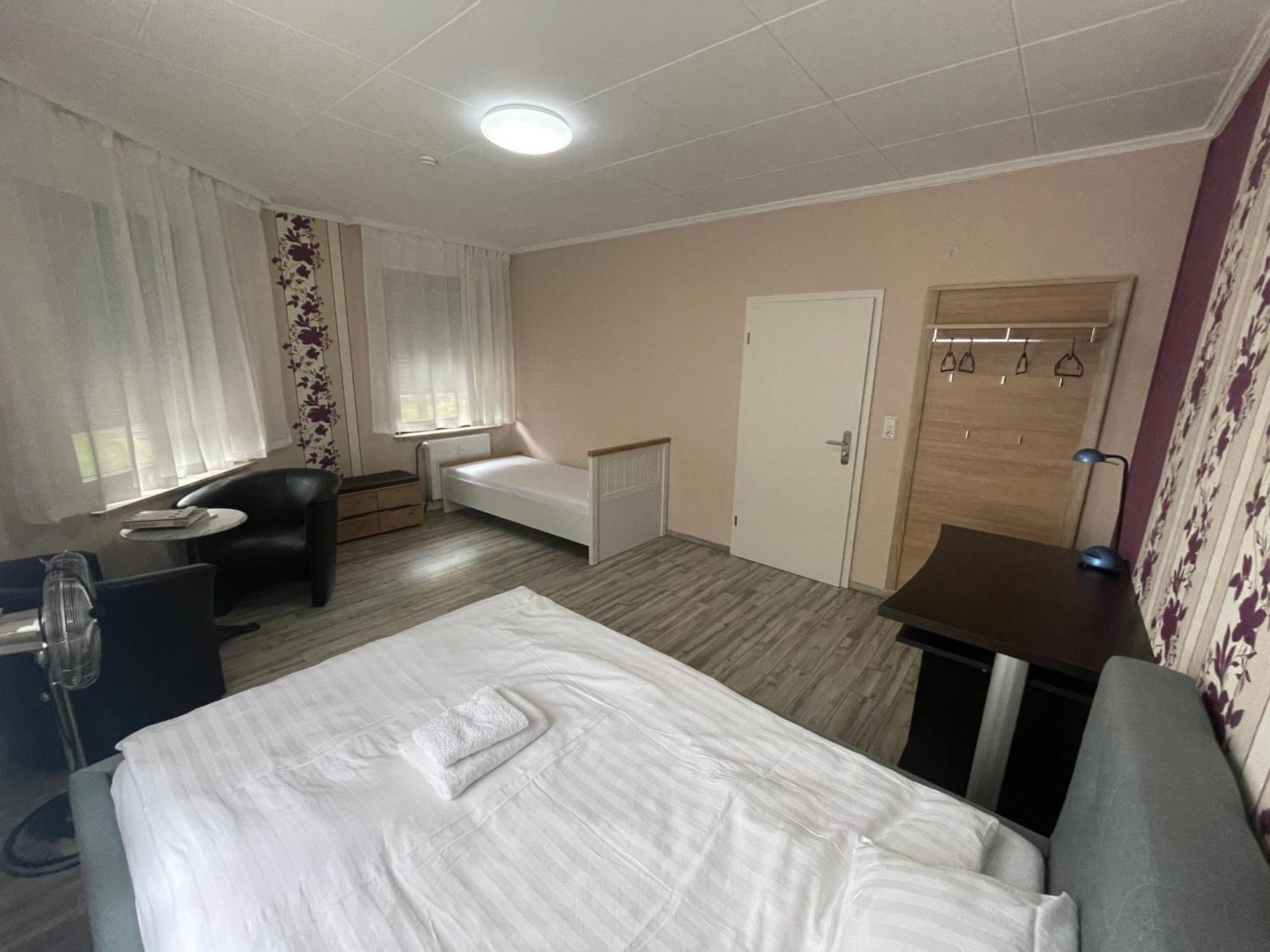 Bequemes Zimmer In Moderner Unterkunft My Pension Duisburg Bagian luar foto