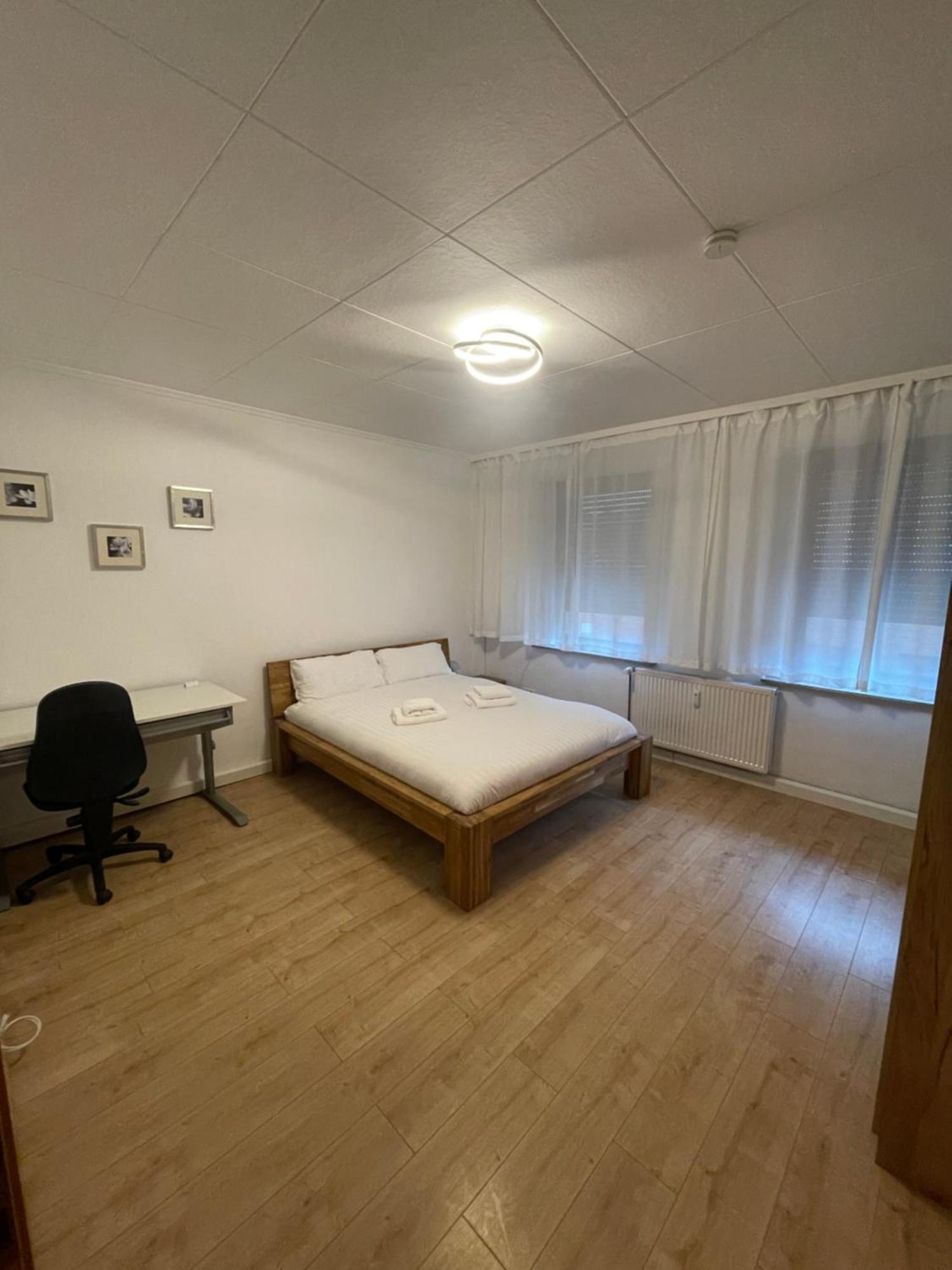 Bequemes Zimmer In Moderner Unterkunft My Pension Duisburg Bagian luar foto