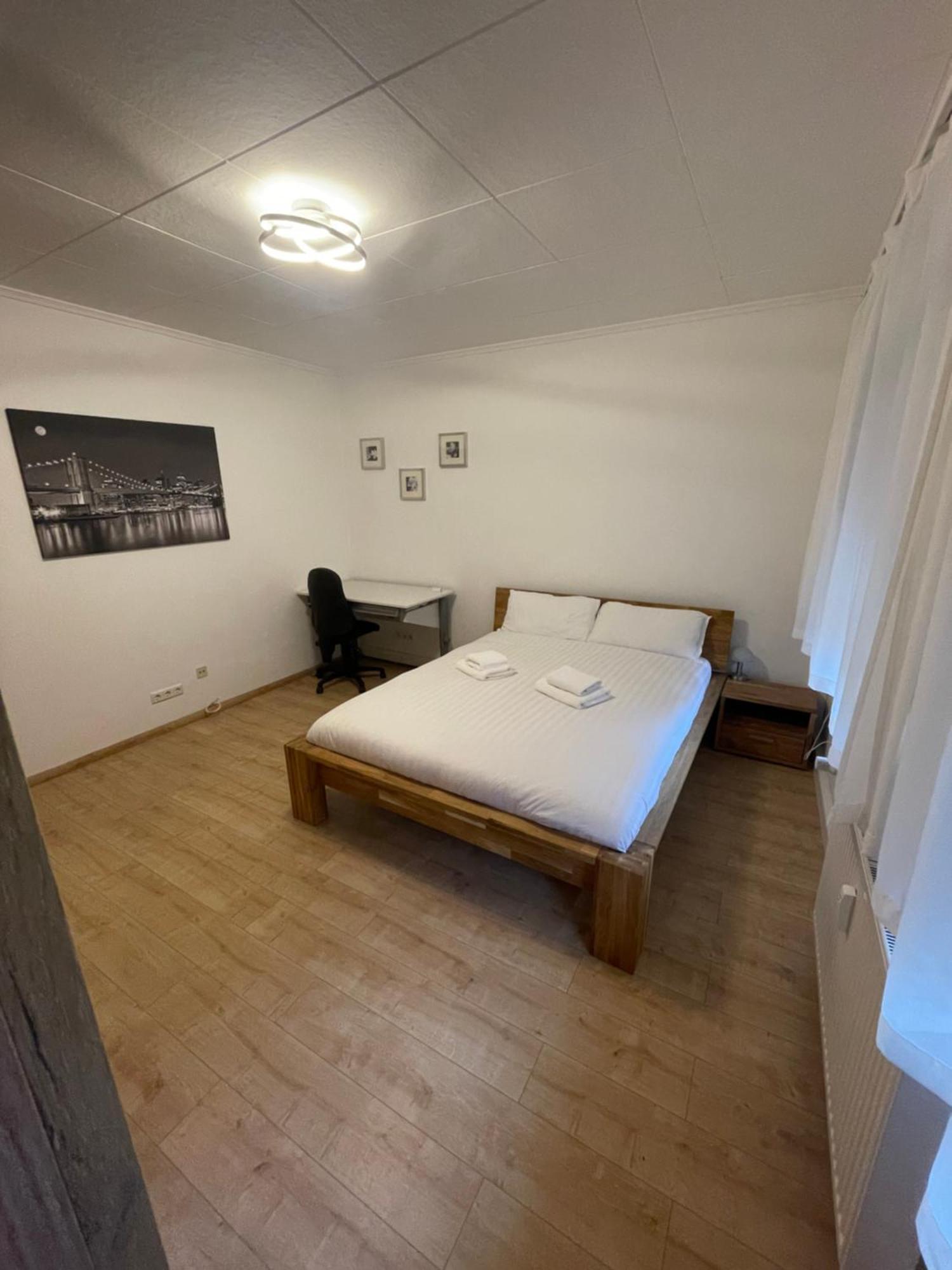 Bequemes Zimmer In Moderner Unterkunft My Pension Duisburg Bagian luar foto